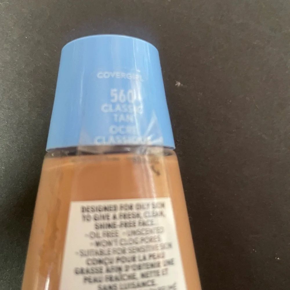 Covergirl Clean Matte Liquid Foundation - Classic Tan